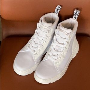 Dr. Martens Combs Boot (8US/6UK)